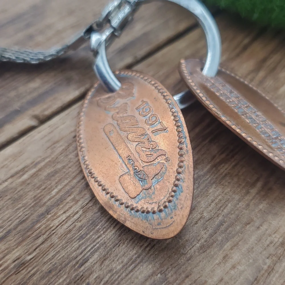 Stylish‎ Copper Braves Collectible Baseball Vintage 1997 Keychain P340